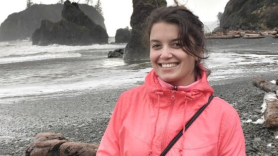 Стюардесса набрала два лишних килограмма веса и лишилась работы