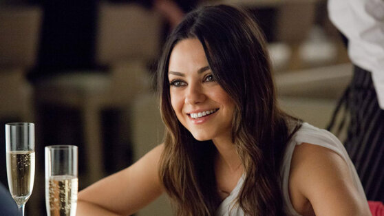 Актрису накормили острой едой и заставили отвечать на личные вопросы