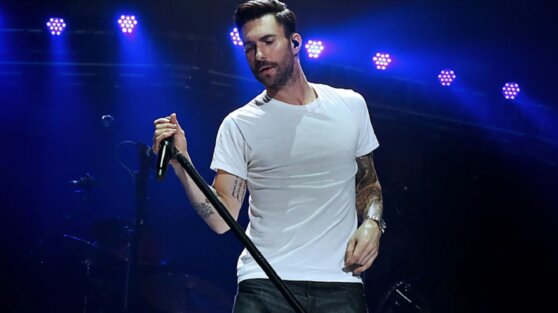 Солиста Maroon 5 раскритиковали из-за реакции на фанатку