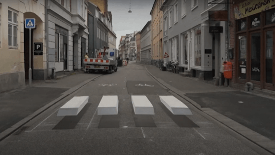 В Дании борются с лихачами с помощью оптической иллюзии