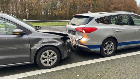 Голландец пожертвовал автомобилем ради спасения женщины на дороге
