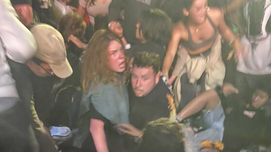 После гибели людей на концерте в Техасе проверят версию о человеке со шприцем После гибели людей на концерте в Техасе проверят версию о человеке со шприцем