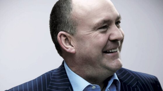 Мужчина бросил школу в 16 лет и стал миллионером