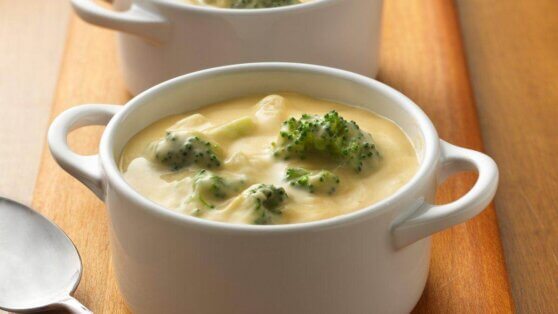 Простой рецепт крем-супа с сыром и брокколи
