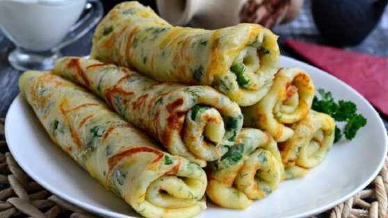 Сытно и вкусно: сырные блинчики с зеленью к завтраку