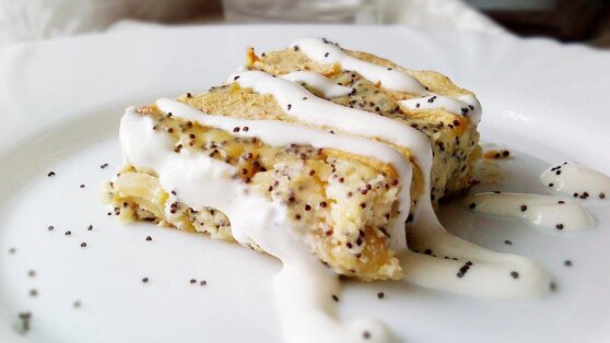 Творожная запеканка с яблоком и маком: простое блюдо для всей семьи