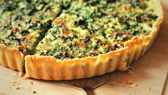 Киш со шпинатом и сыром: рецепт вкусного пирога