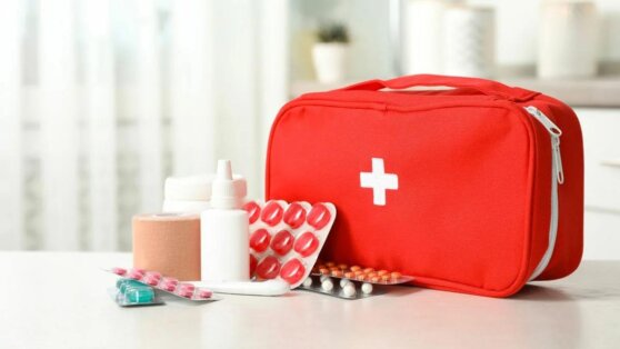 Что из домашней аптечки лучше выбросить, рассказал врач-гастроэнтеролог