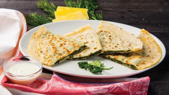 Кутабы с сыром и зеленью: пошаговый рецепт