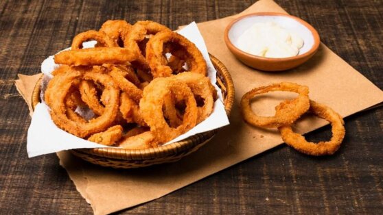 Как приготовить луковые кольца в кляре: быстрый рецепт
