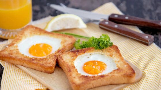 Как приготовить яичницу в хлебе: пошаговый рецепт
