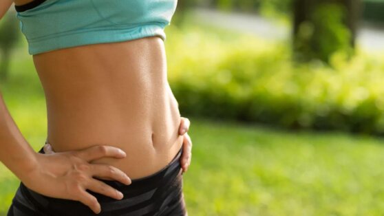 Блогерша раскрыла секреты стройного тела на снимках в социальных сетях