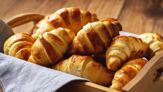 Как приготовить круассаны с бананом: быстрый рецепт