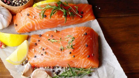 Диетолог объяснила, как выбрать рыбу для новогоднего стола