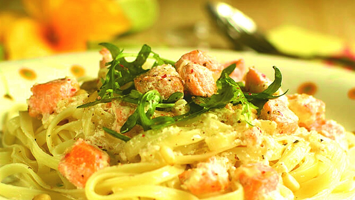 Спагетти с морепродуктами в сливочном соусе с сыром рецепт с фото пошагово на сковороде