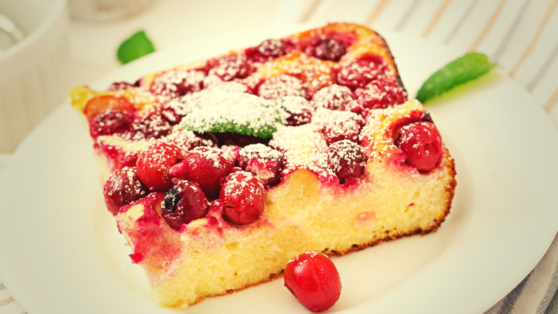 Рецепт творожного пудинга с вишней