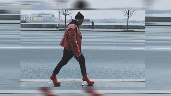 Российский стилист прошелся по Петербургу на высоких каблуках