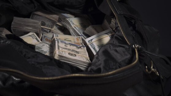 Кассирша банка украла с работы 23 миллиона рублей