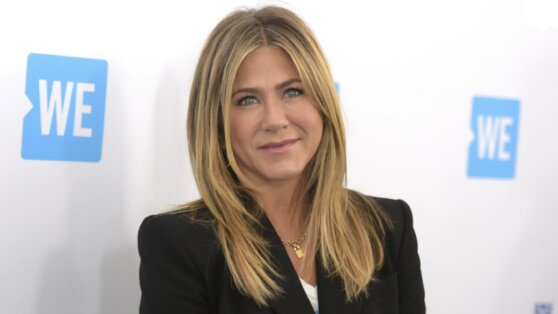 Дженнифер Энистон рассказала о любимом салате для стройной фигуры Дженнифер Энистон рассказала о любимом салате для стройной фигуры