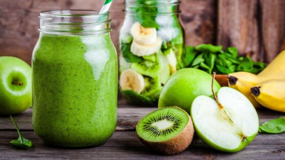 Смузи из яблока, банана и киви: рецепт на завтрак