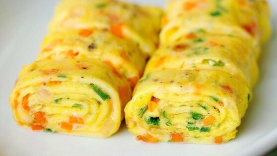Яичный ролл по-корейски на завтрак: быстрый рецепт
