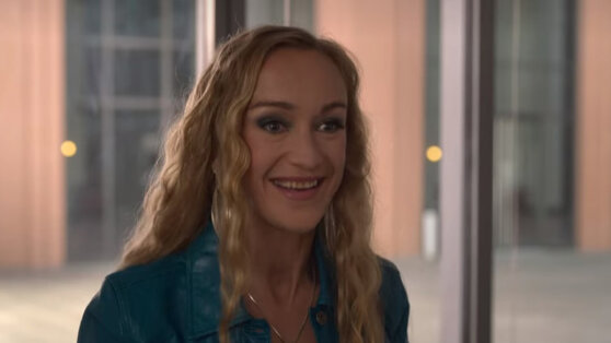 Netflix ответил на критику образа украинки в сериале «Эмили в Париже»