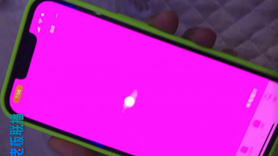 Владельцы iPhone 13 стали жаловаться на розовеющий экран