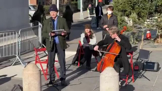 Билл Мюррей устроил мини-концерт в нью-йоркском парке