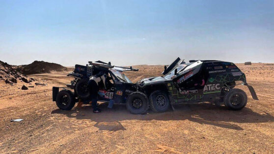 На ралли «Дакар» болиды столкнулись лоб в лоб посреди пустыни