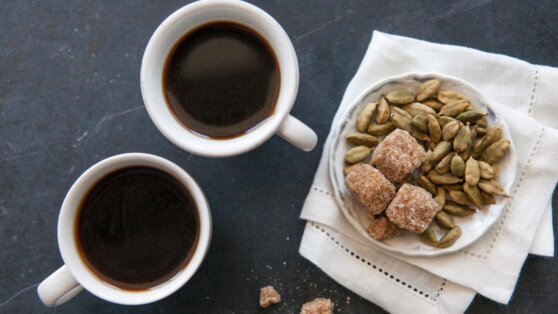 Кофе по-арабски с кардамоном: легкий рецепт