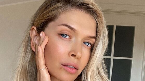 «Чувствую себя королевой»: Вера Брежнева показала фигуру в откровенном купальнике