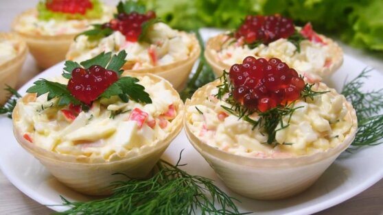 Тарталетки с крабовыми палочками: быстрый рецепт