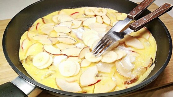 Сладкий завтрак: рецепт омлета с яблоками