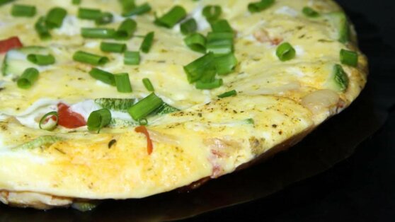 Яичница с кабачками на завтрак: простой рецепт