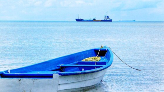 Неизлечимо больная женщина переплыла Атлантический океан с двумя подругами