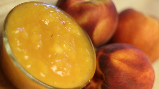Рецепт соуса из персиков к мясу