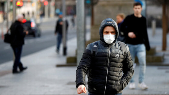 Разыскиваемый 20 лет убийца попался из-за ненадетой маски