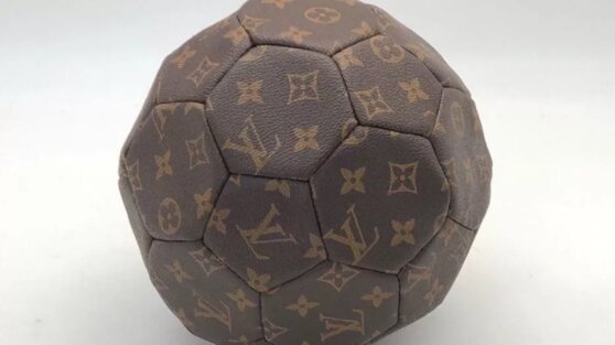 Louis Vuitton показал футбольный мяч за сотни тысяч рублей