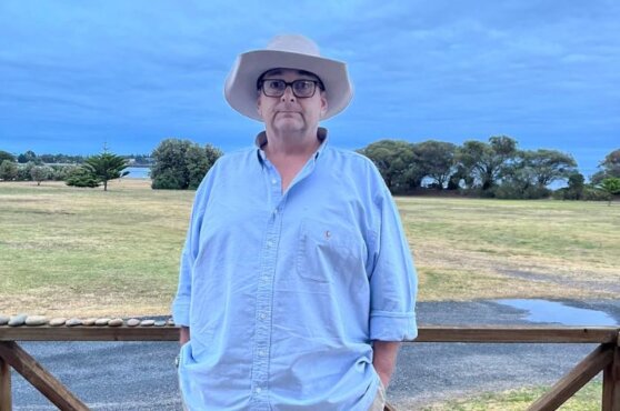 Мужчина проехал тысячи километров ради работы, а его сразу уволили