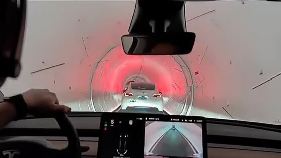 В «антипробочном» тоннеле Илона Маска образовалась пробка из Tesla