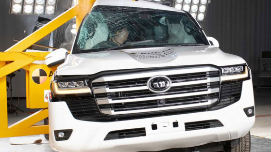 Toyota Land Cruiser за 6 млн рублей разбили для проверки на безопасность