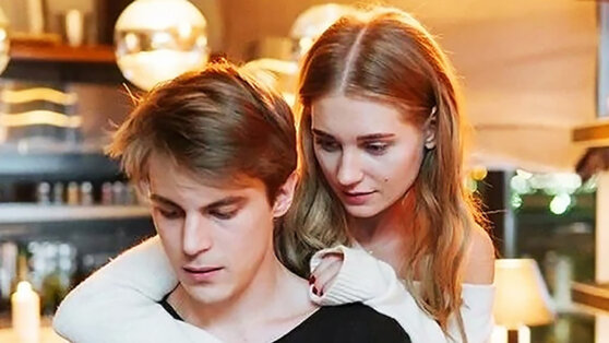 Актер Янковский назвал стрессом скандальную постельную сцену с Асмус