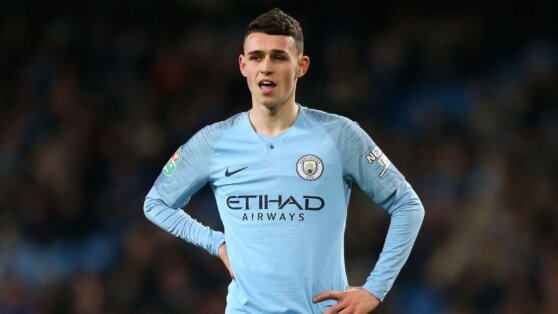 Футболист вместе с мамой подрался с болельщиками