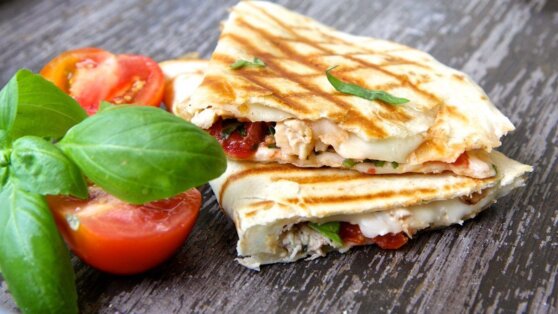 Мексиканская кухня: кесадилья с курицей