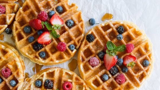 Вкусный завтрак: классические бельгийские вафли