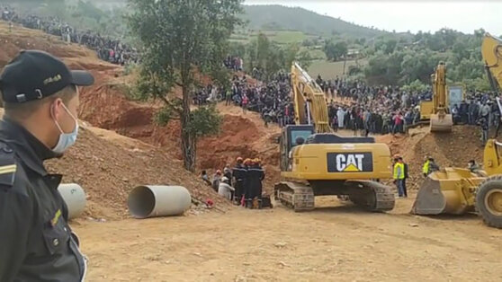 В Марокко 5 дней пытались достать мальчика из 32-метрового колодца