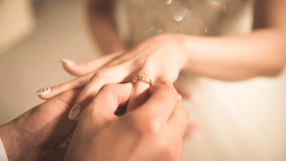 Девушка раскрыла правду о брате его невесте и испортила помолвку Девушка раскрыла правду о брате его невесте и испортила помолвку