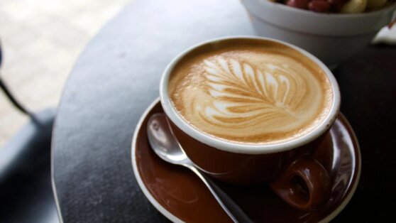 Как приготовить кофе «флэт уайт» в домашних условиях: легкий способ