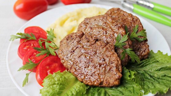 Сытно и вкусно: котлеты из куриной печени с манкой