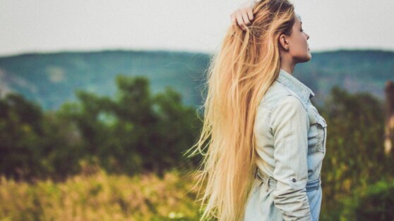 Обладательница 2-метровых локонов назвала безопасные для волос прически